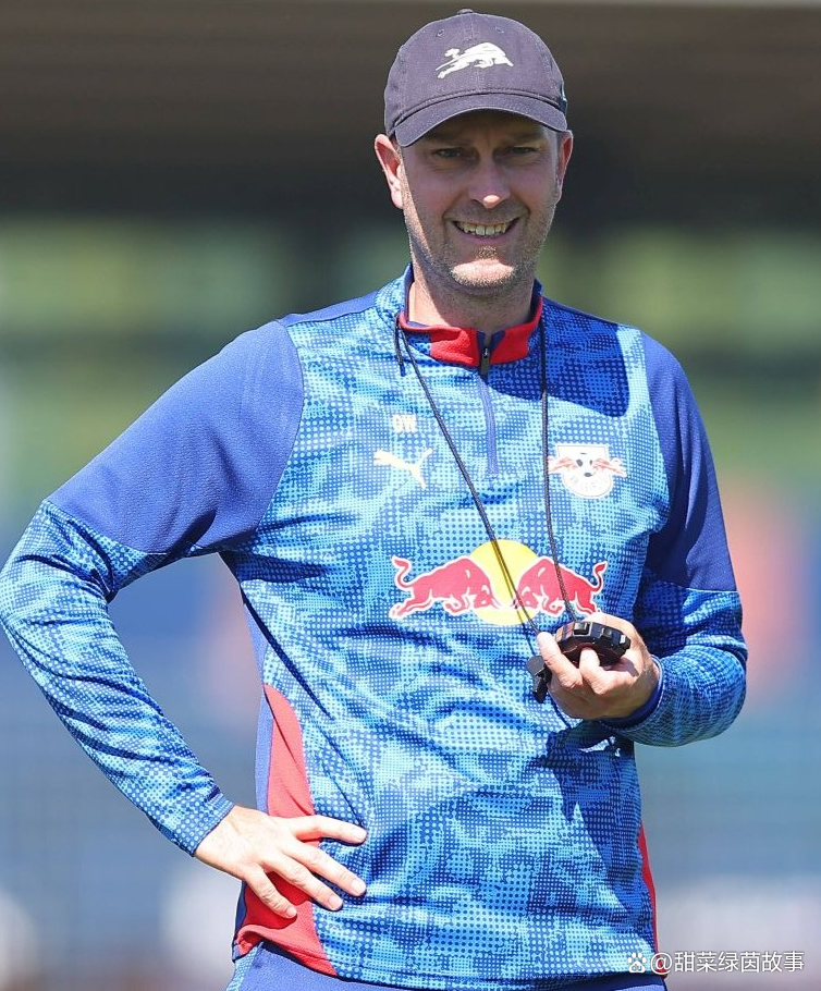 爱游戏官方推荐游戏合集包含莱比锡训练开放日，窗口期临场应变引欢呼，法甲在即，身体对抗强度拉满的词条